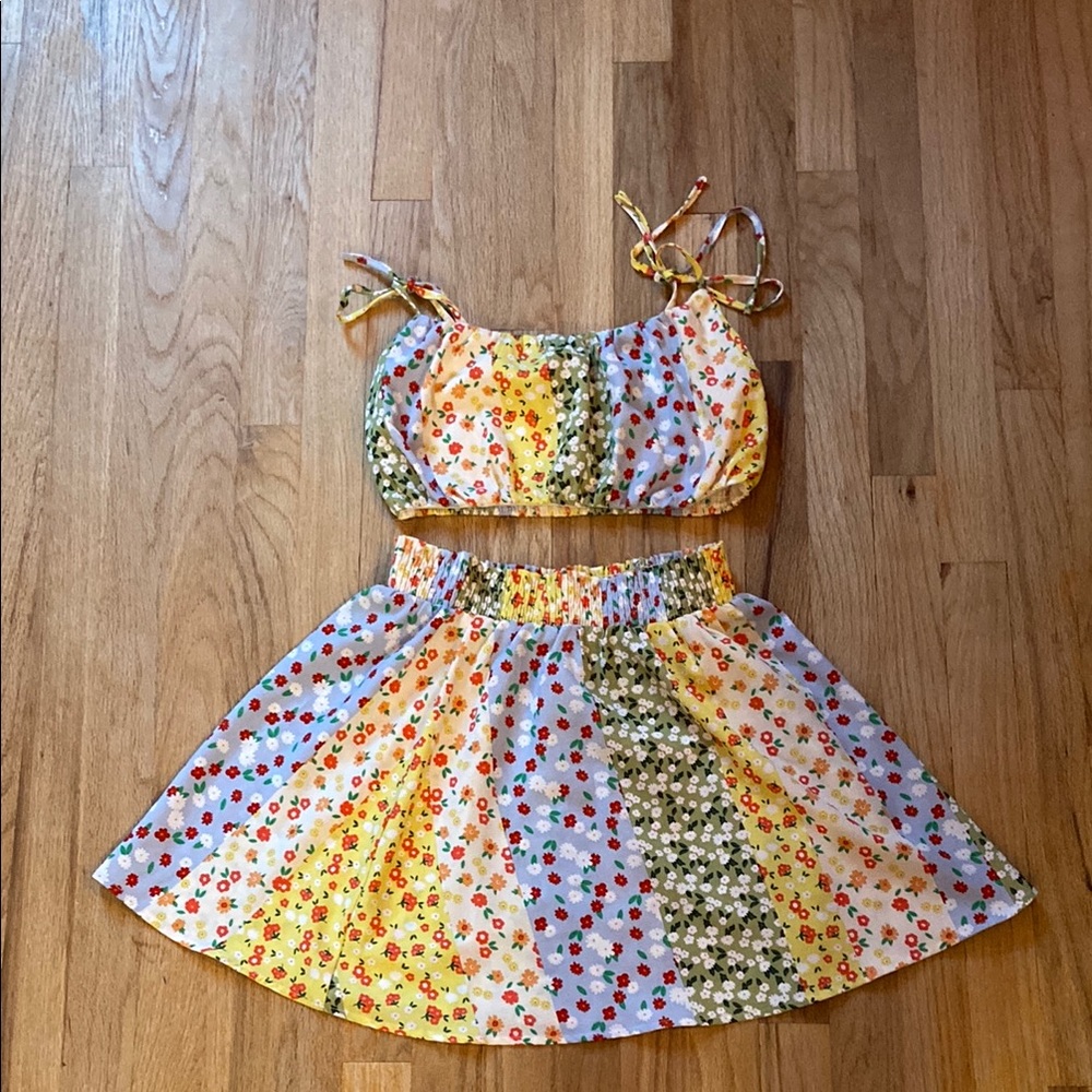 Floral Patterned Crop Top and Skirt Two-Piece Set